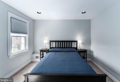 2217 Carpenter St, Philadelphia PA 19146-2517 exterior