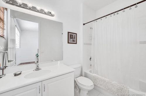 460 147 Ave, Hollywood FL 33027-6104 exterior