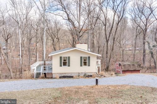 84 Hilltop Rd, Harpers Ferry, WV 25425-5929