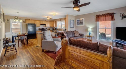 271 Kearney Ave, Pelican Island NJ  08751-1822 exterior