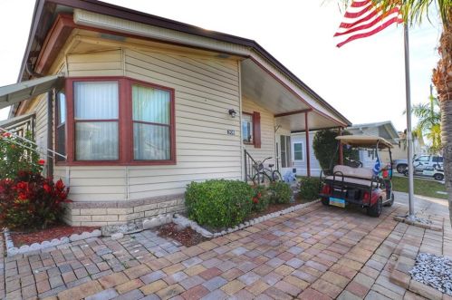 208 Port Royal Ln, Ruskin, FL 33572-2271