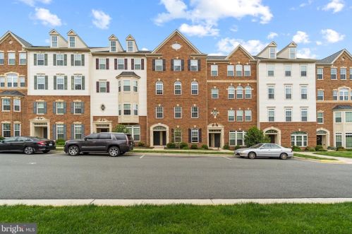 7504 Brunson Cir, Gainesville, VA 20155