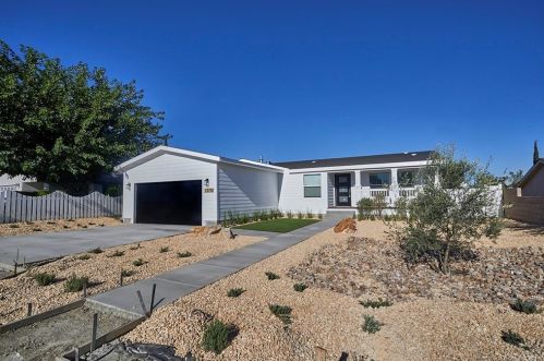 13738 Bel Air Dr, Victorville, CA 92395-4803