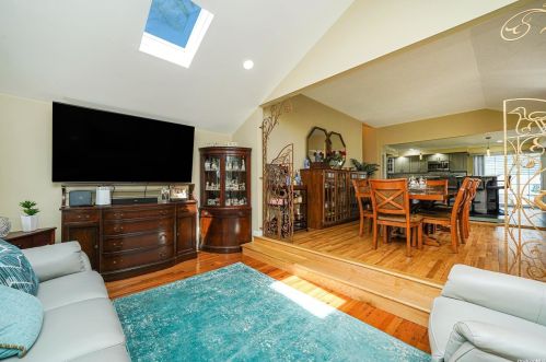 5 Victoria Rd, Babylon NY  11703-1406 exterior