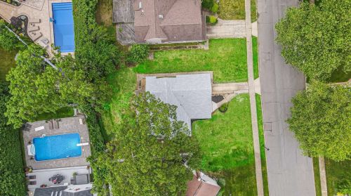1015 Stuart Pl, Seaford, NY 11783-1434