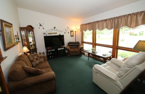 11033 Jeffrey Ct, Milwaukee, WI 53225-3825