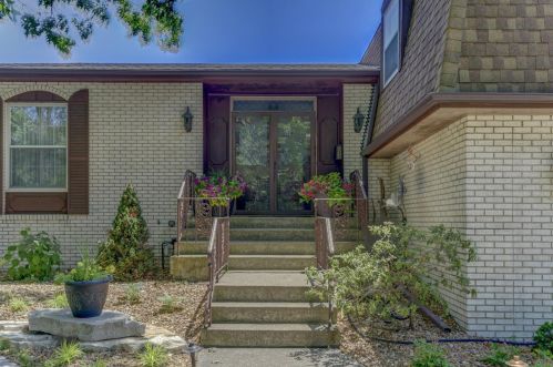 1008 Melbrook Dr, Hammond, IN 46321-3019