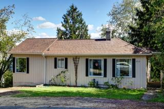 8912 20 Ave, Seattle WA  98115-3227 exterior