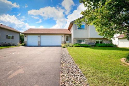 1399 Cedar Dr, Spectacle Lake, MN 55008-3764