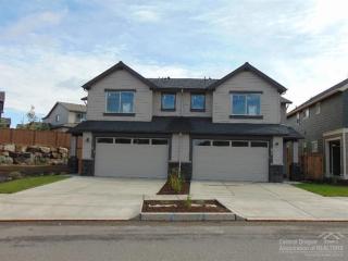 20724 Sierra Dr, Bend OR  97701-7174 exterior