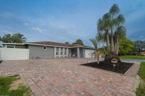 2436 43rd St, Naples, FL 34116-7028