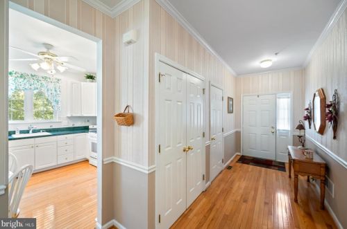 32 Wheatsheaf Ln, Norristown, PA 19403-1176
