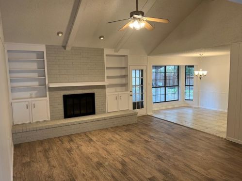 207 Deepwood Dr, Georgetown TX  78628-8303 exterior