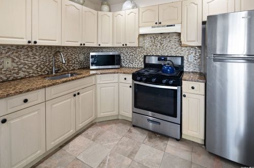 144-16 230th St, Jamaica, NY 11413-2106