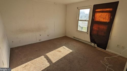 526 8th St, Laurel DE  19956-1316 exterior