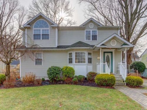 182 Booker Ave, Wheatley Heights, NY 11798-4521