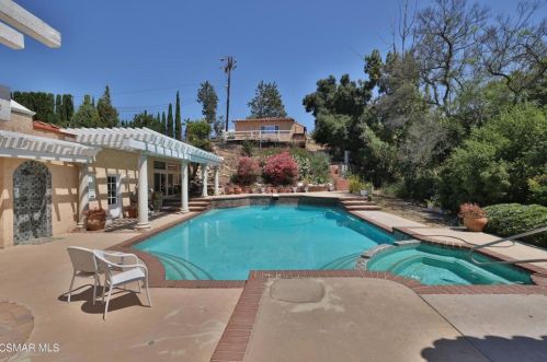 3192 Sycamore Dr, Simi Valley CA 93065-2703 exterior