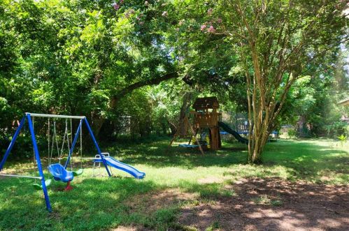 2021 Kayewood Dr, Denton TX  76209-2107 exterior