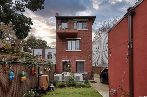 18-23 25th Rd, Long Island City, NY 11102-3428