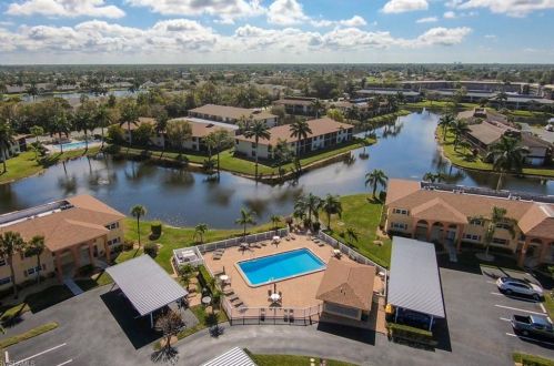 366 Charlemagne Blvd, Naples FL  34112-7029 exterior
