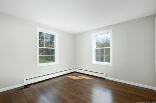124 Park Dr, Kensington CT  06037-3815 exterior