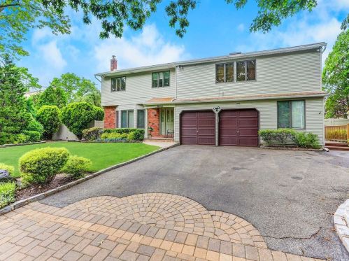 11 Otsego Ave, Huntington Station, NY 11746-8005