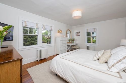 4 Maywood Rd, New Rochelle NY  10804-4706 exterior