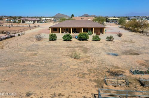827 Moon Dust Trl, San Tan Valley, AZ 85143-3060