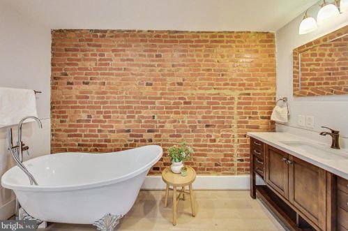 2119 1st St, Washington DC  20001-1004 exterior