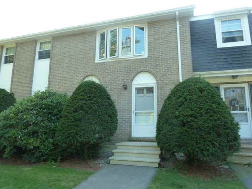 42 Fieldstone Dr, Londonderry NH  03053-2715 exterior