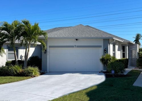415 Crossfield Cir, Naples FL  34104-4721 exterior