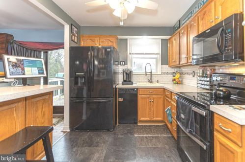 123 Maple Ave, Willow Grove PA  19090-2902 exterior