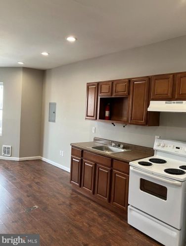 2024 Cambria St, Philadelphia PA 19134-4004 exterior