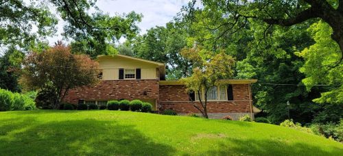 6075 Crittenden Dr, Cincinnati, OH 45244-3904
