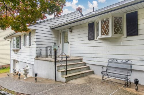 100 Cedarhurst Ave, West Paterson, NJ 07424-3005