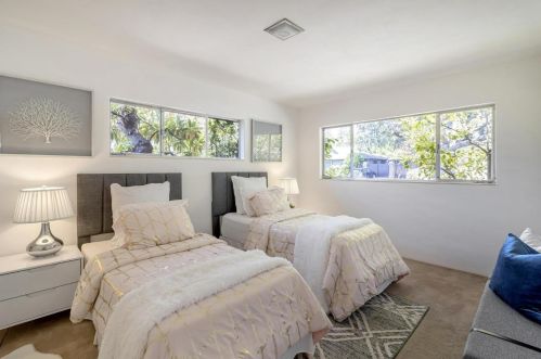 1558 Edgewood Dr, Palo Alto CA  94303-2819 exterior