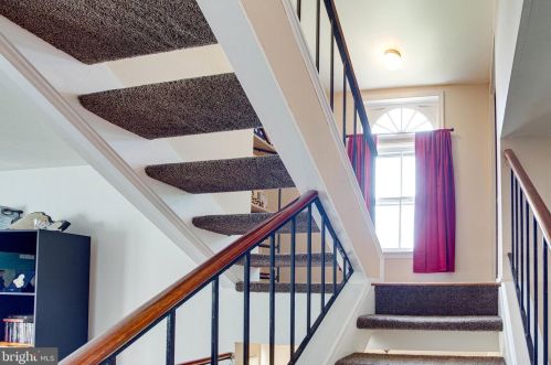 3522 Caledonia Cir, Woodbridge VA  22192-1063 exterior