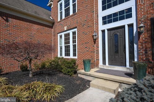 208 Paperbirch Dr, Collegeville, PA 19426-2895