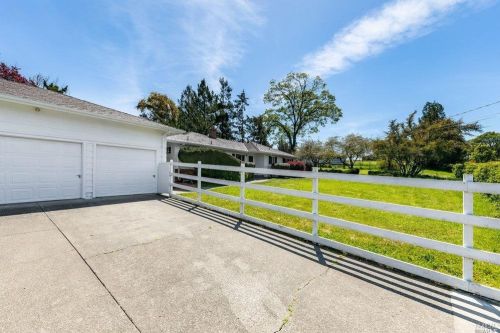 5625 Henning Rd, Sebastopol CA  95472-6332 exterior