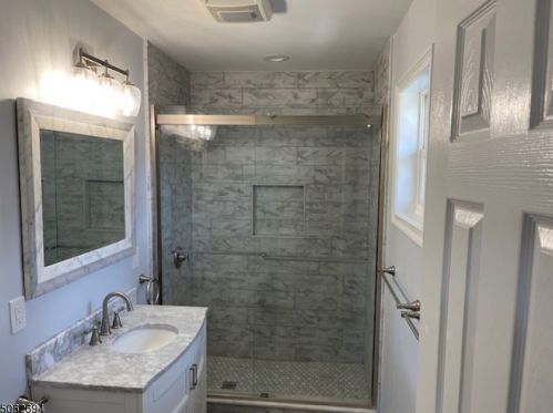 21 Greenbrier Rd, Green Brook NJ  08812-2018 exterior