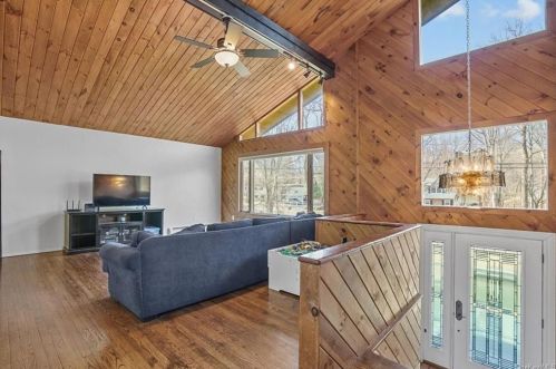 6 Mayer Dr, Airmont NY  10901-3807 exterior