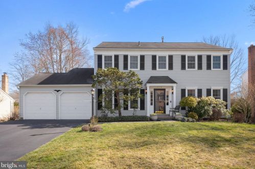 516 Trappe Ln, Langhorne, PA 19047-1410