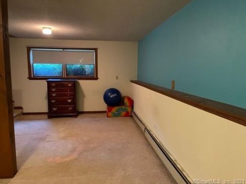 15 Lena Dr, Uncasville CT  06382-1405 exterior