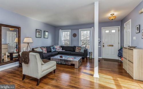 7437 Timberock Rd, Falls Church, VA 22043-2930