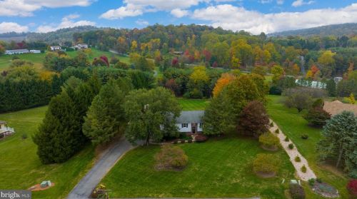 17 Buck Run, Swartzville, PA 17569-9003