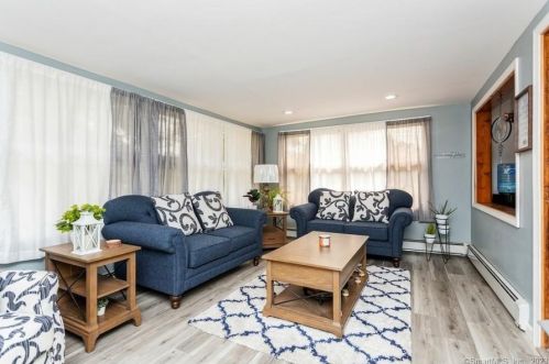 5 Pamela Dr, Wallingford CT  exterior