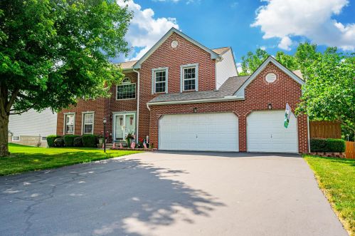 124 Long Hollow Dr, Pataskala, OH 43062-8007