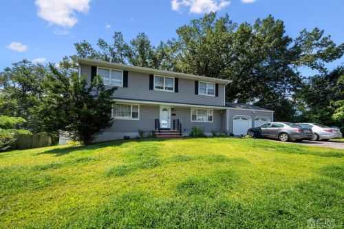 4 Stephens Dr, East Brunswick, NJ 08816-4248