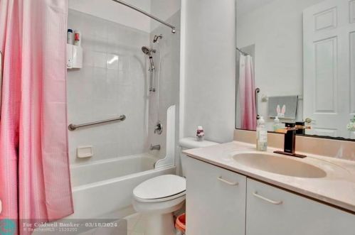 5098 168 Ave, Hollywood FL  33027-4913 exterior