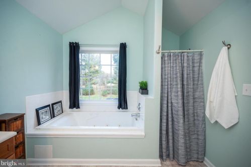 10629 Catharpin Rd, Spotsylvania VA 22551-4505 exterior